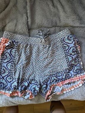 Printed Elastic-Waist Women's Shorts in Blue Multi petite size small Dept 222